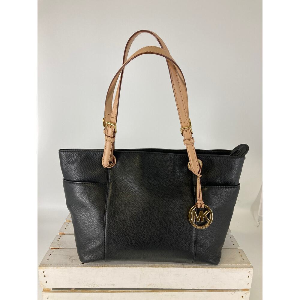 MICHAEL KORS, BLACK, TAN PEBBLED LEATHER SHOULDER BAG